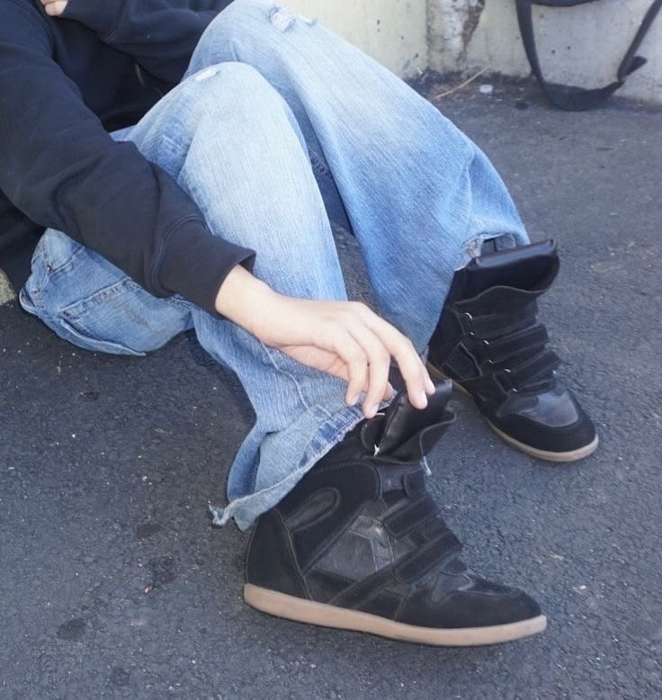 10'S WEDGE SNEAKER IN BLACK
